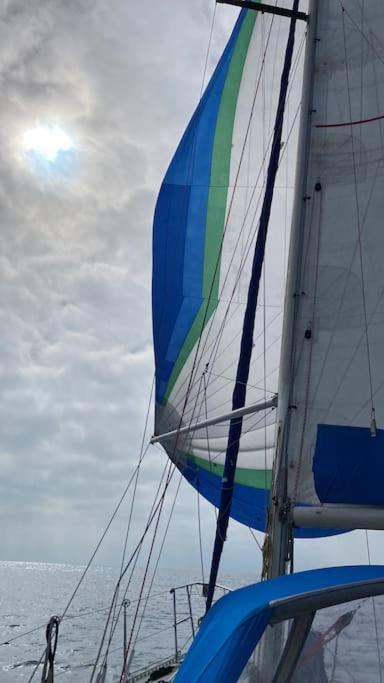 Nuitee A Bord De Danilou Un Voilier De 9.50M 호텔 세테 외부 사진